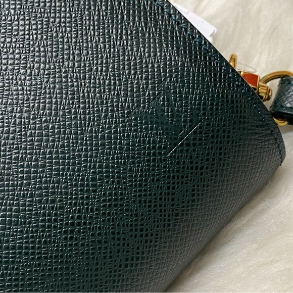 💕💕💕SOLD💕💕💕
🤩🤩🤩ORSAY TAUGA GREEN CLUTCH🤩🤩🤩 - Picture 5 of 16